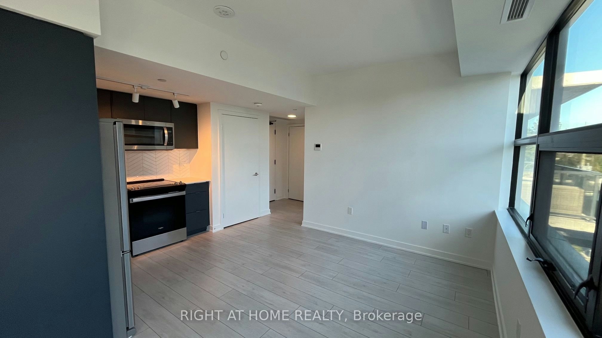 425-1612 Charles Street, Whitby, ON, L1N 1B9 - 9