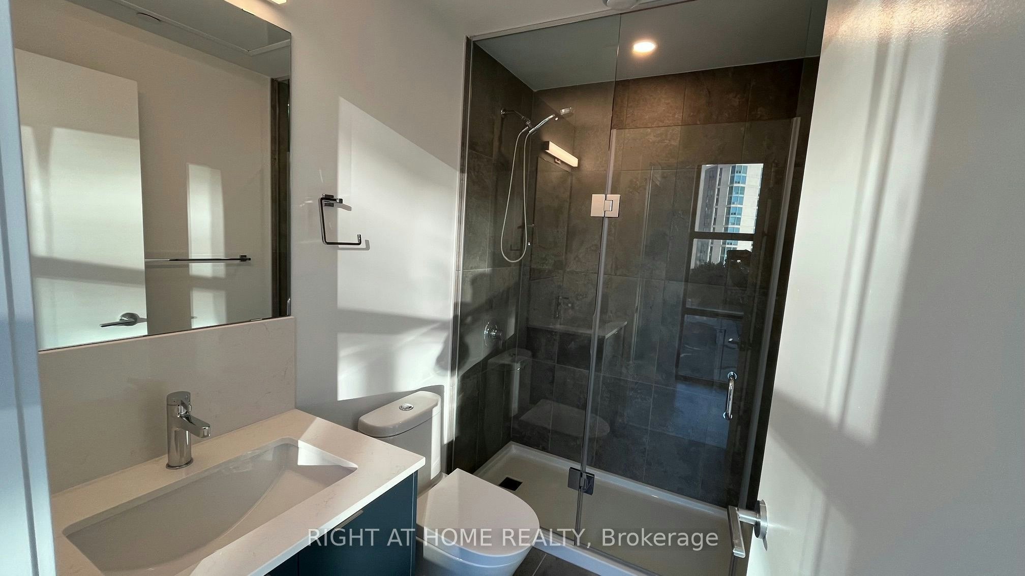 425-1612 Charles Street, Whitby, ON, L1N 1B9 - 14