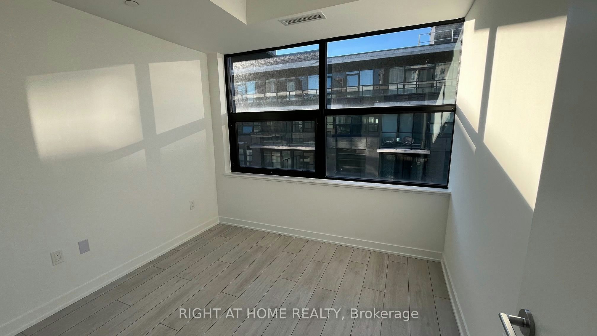 425-1612 Charles Street, Whitby, ON, L1N 1B9 - 15