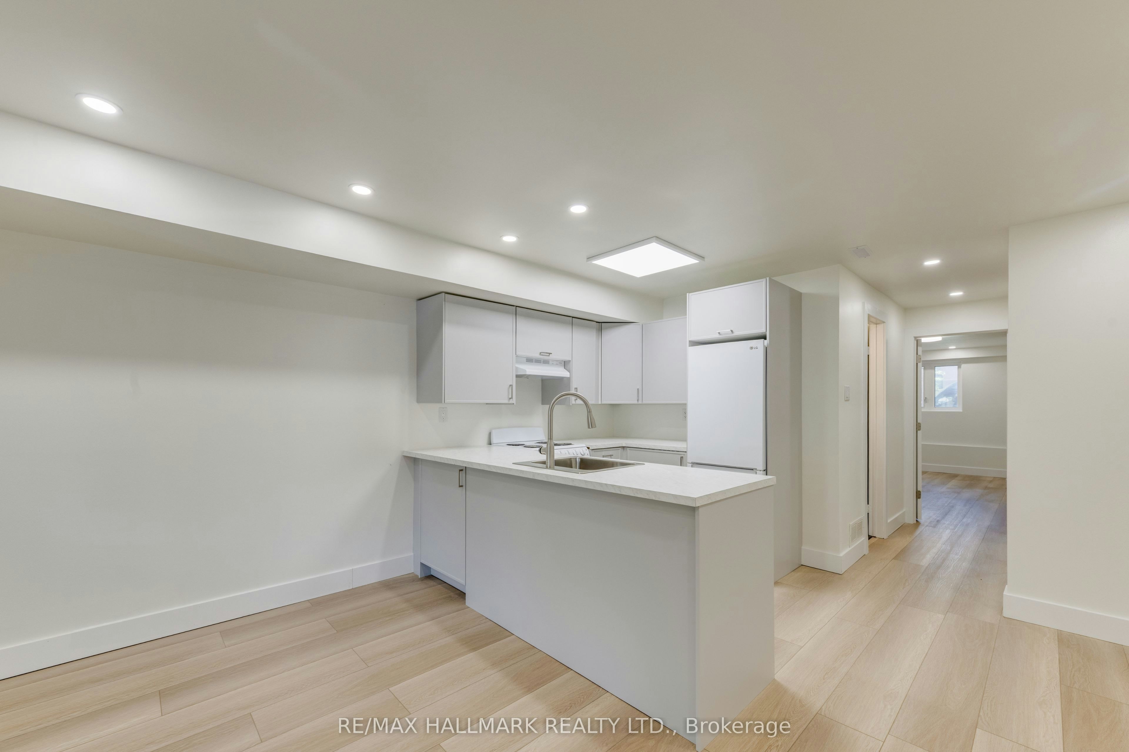 Lower Unit-8 Empire Avenue, Toronto, ON, M4M 2L4 - 5