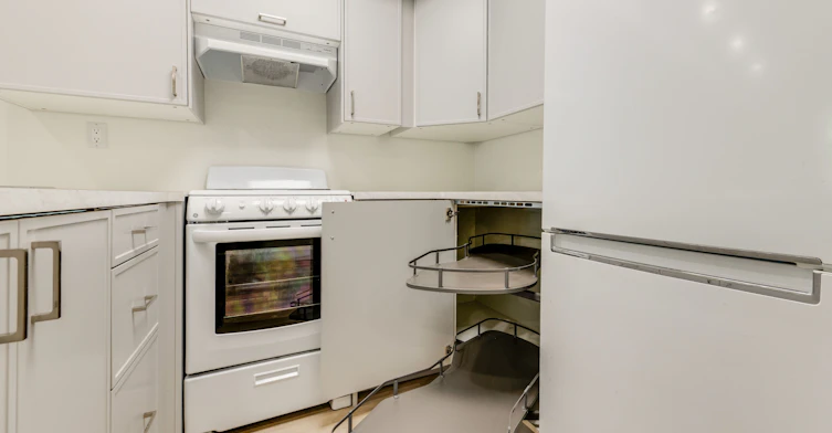 Lower Unit-8 Empire Avenue, Toronto, ON, M4M 2L4 - 6