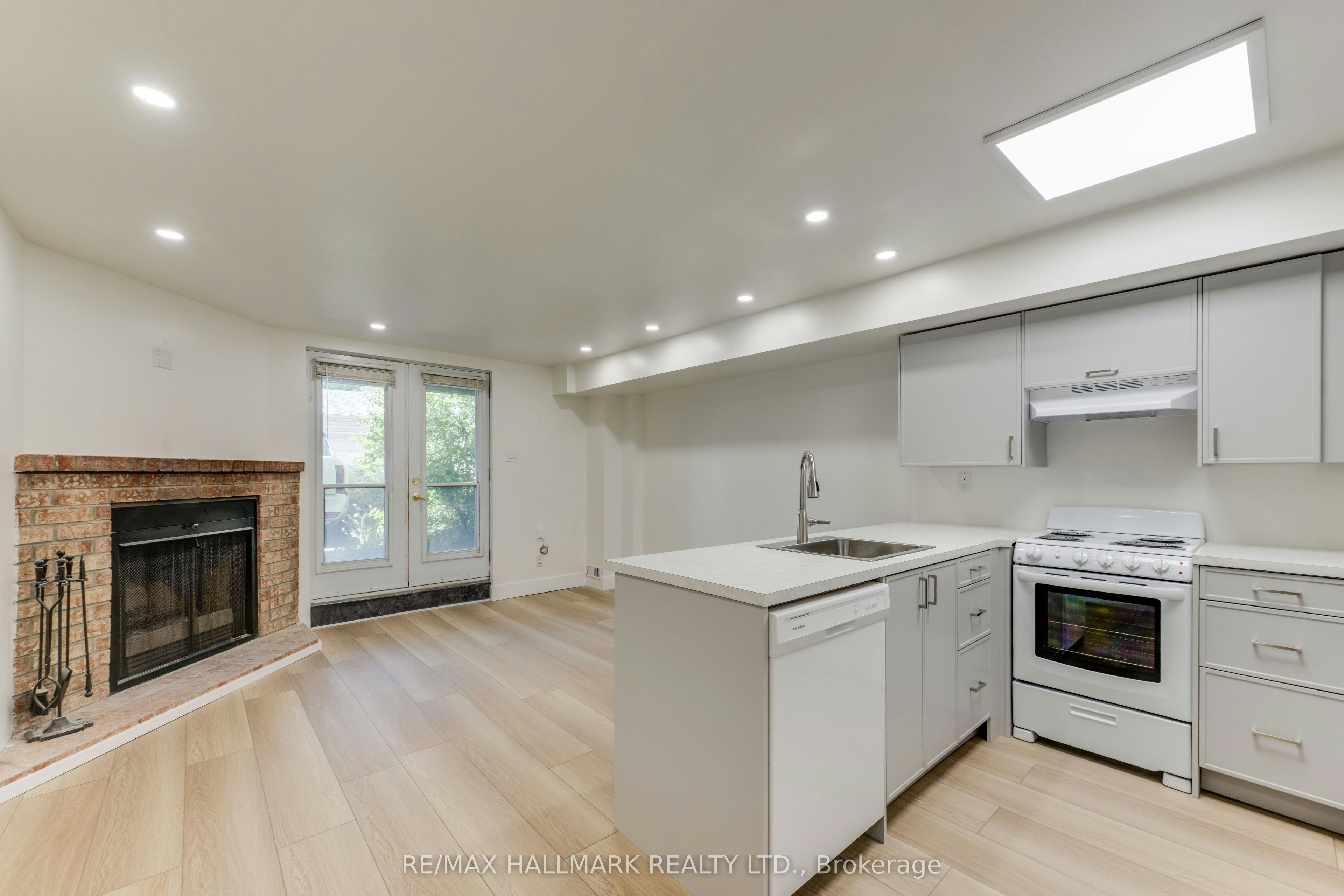 Lower Unit-8 Empire Avenue, Toronto, ON, M4M 2L4 - 3