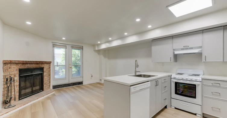 Lower Unit-8 Empire Avenue, Toronto, ON, M4M 2L4 - 3