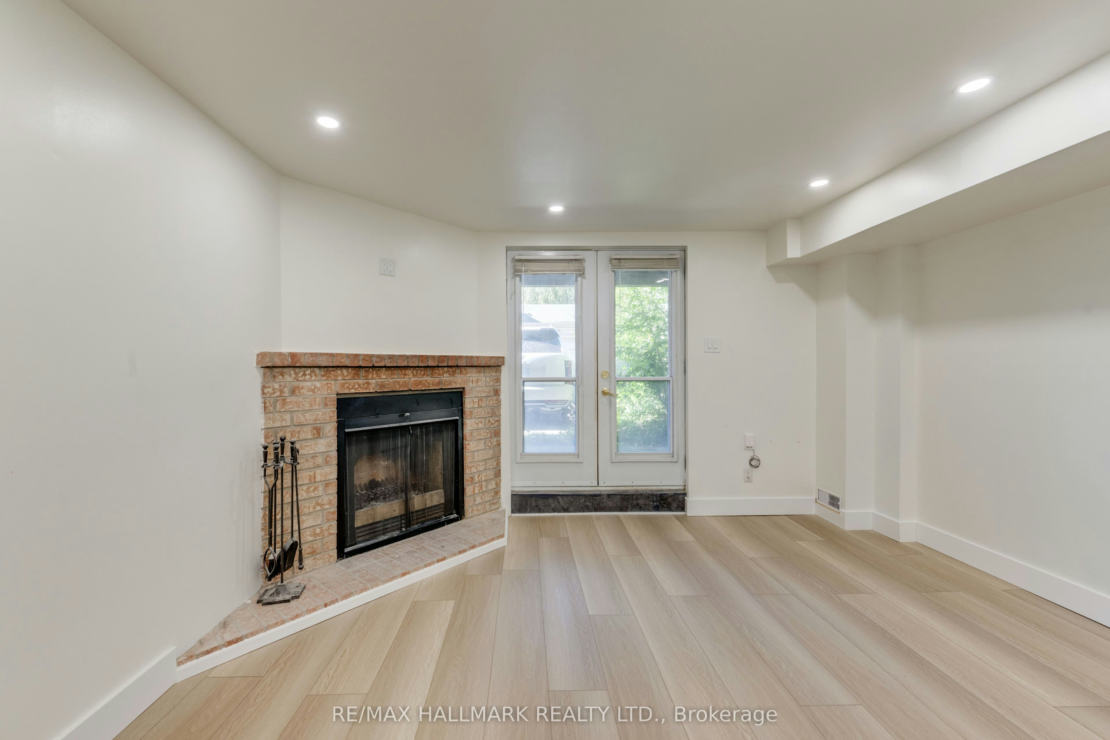 Lower Unit-8 Empire Avenue, Toronto, ON, M4M 2L4 - 4