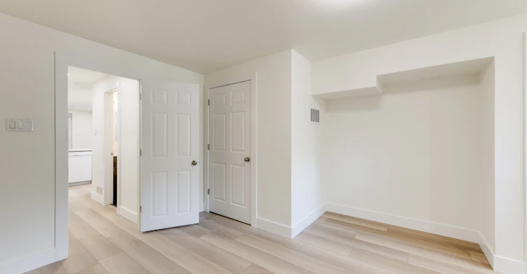 Lower Unit-8 Empire Avenue, Toronto, ON, M4M 2L4 - 10