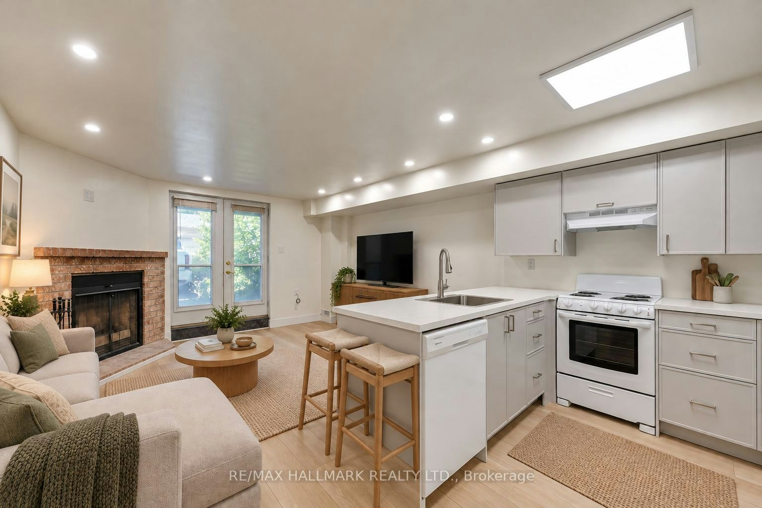 Lower Unit-8 Empire Avenue, Toronto, ON, M4M 2L4