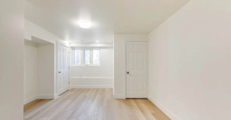 Lower Unit-8 Empire Avenue, Toronto, ON, M4M 2L4 - 9