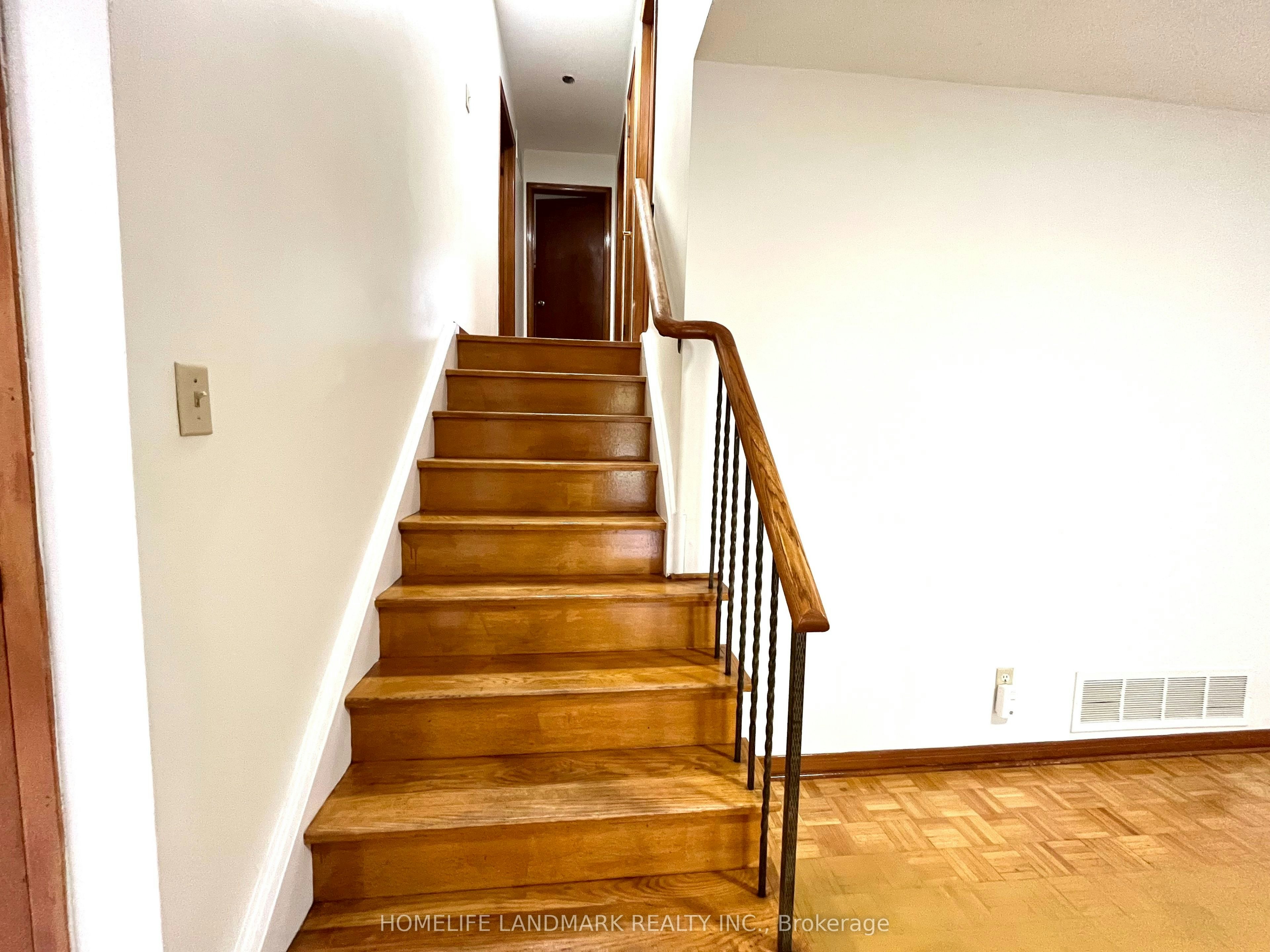 44 Lady Churchill Court, Toronto, ON, M1V 2J6 - 8