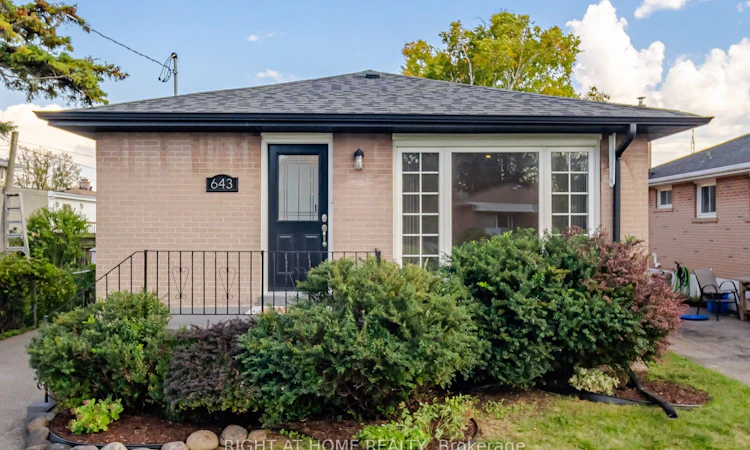 643 Perry Crescent