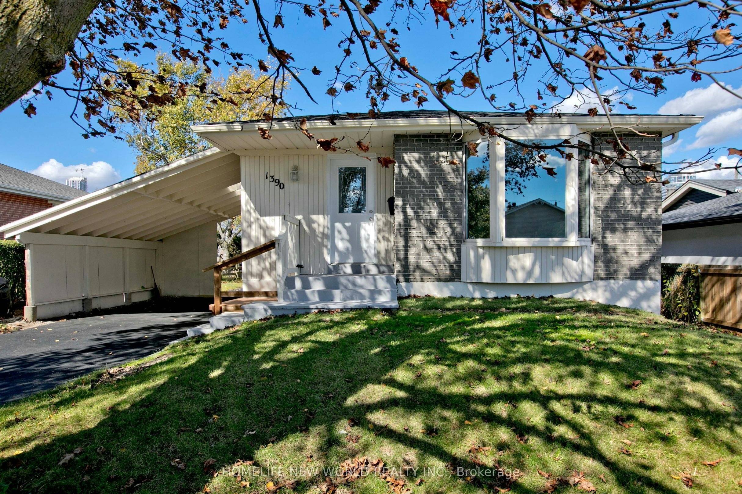 1390 Garvolin Avenue, Pickering, ON, L1W 1J6