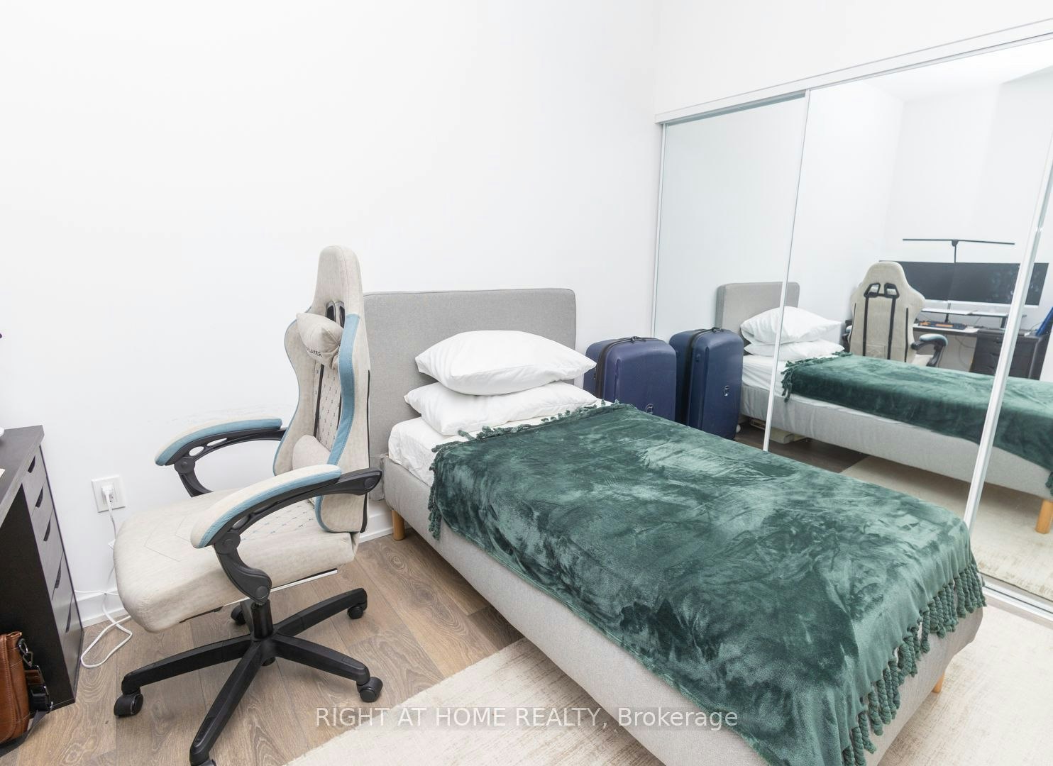 908 A-1606 Charles Street, Whitby, ON, L1N 0P1 - 8