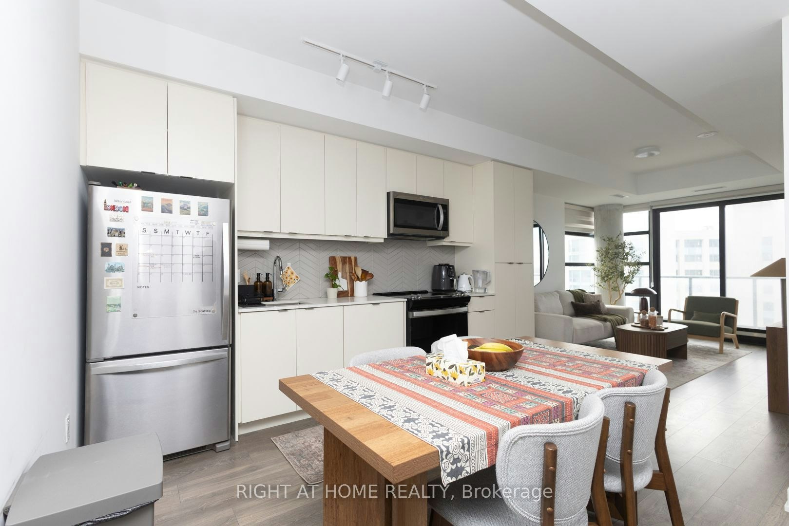 908 A-1606 Charles Street, Whitby, ON, L1N 0P1 - 3