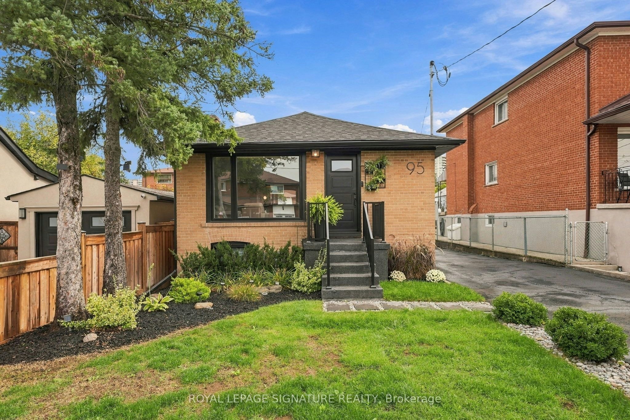 95 Laurel Avenue, Toronto, ON, M1K 3J8