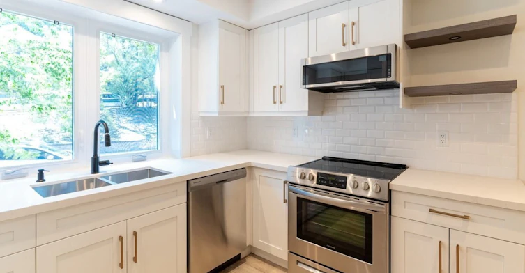 Main-129 Kenilworth Avenue, Toronto, ON, M4L 3S7 - 4
