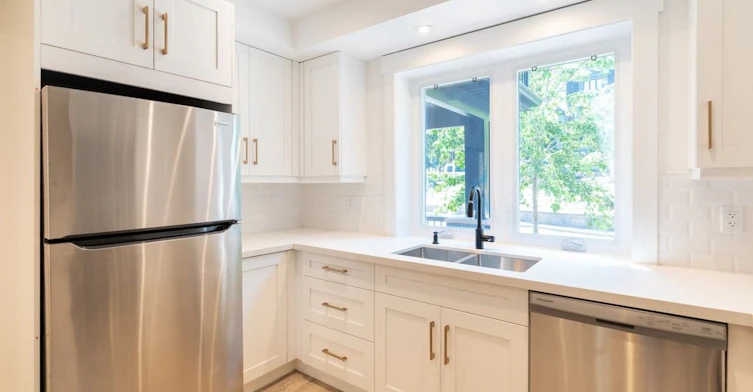 Main-129 Kenilworth Avenue, Toronto, ON, M4L 3S7 - 3