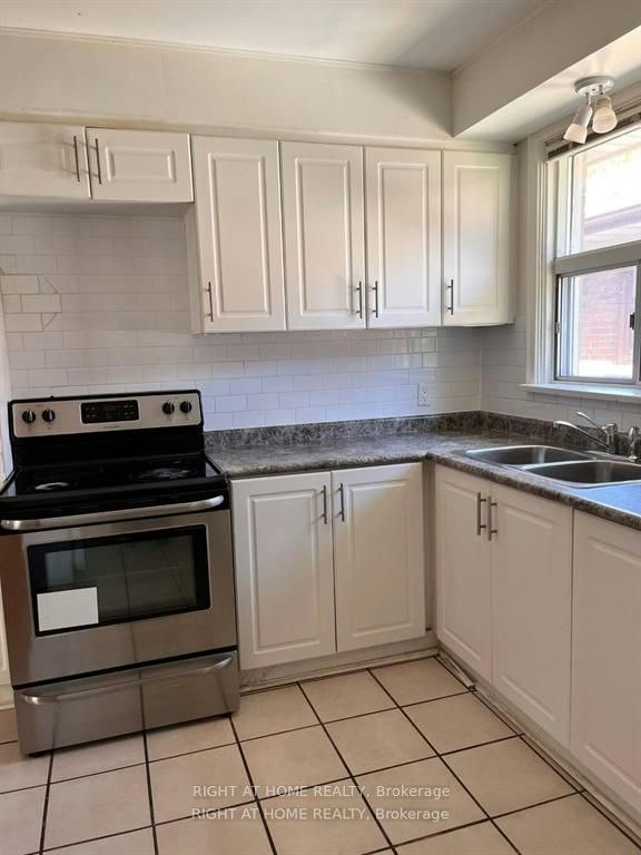 Main-10 Shenley Road, Toronto, ON, M1K 3V6 - 2