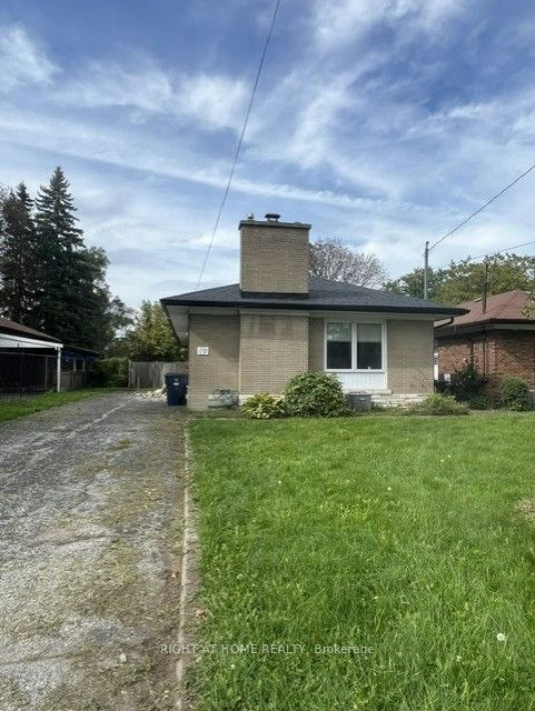 Main-10 Shenley Road, Toronto, ON, M1K 3V6