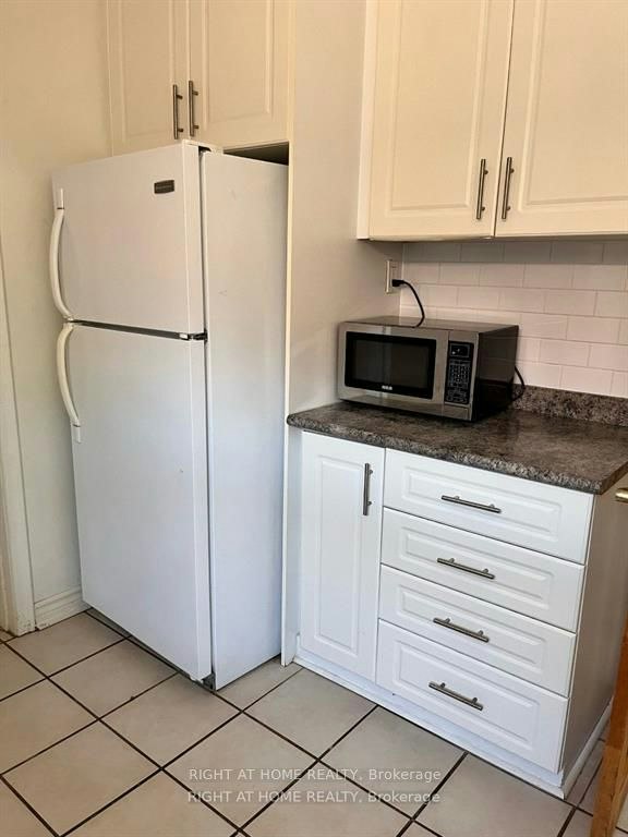 Main-10 Shenley Road, Toronto, ON, M1K 3V6 - 3