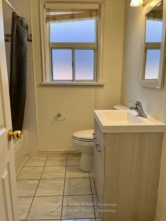 Main-10 Shenley Road, Toronto, ON, M1K 3V6 - 4