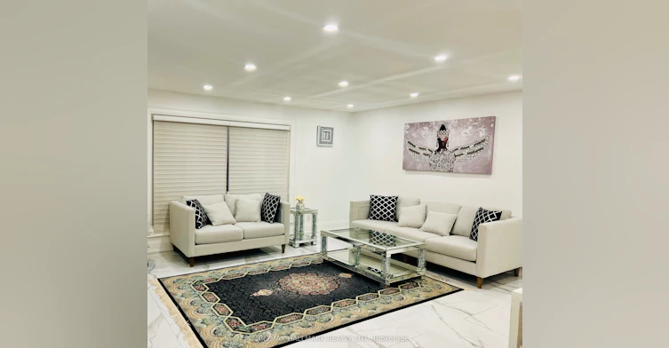 300 Tipperary Street, Oshawa, ON, L1J 6Y1 - 2