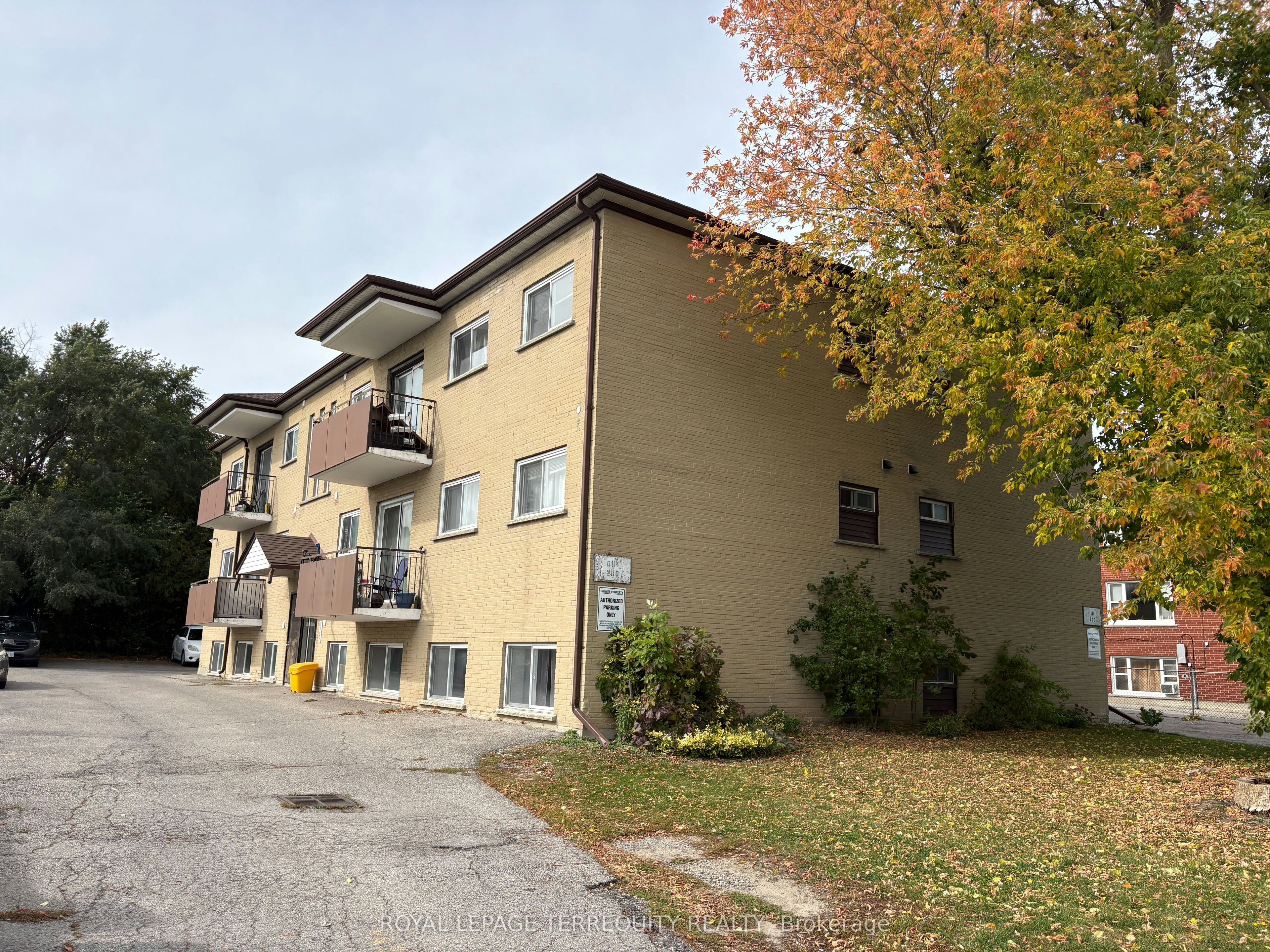 101-200 Park Road N, Oshawa, ON, L1J 4L8