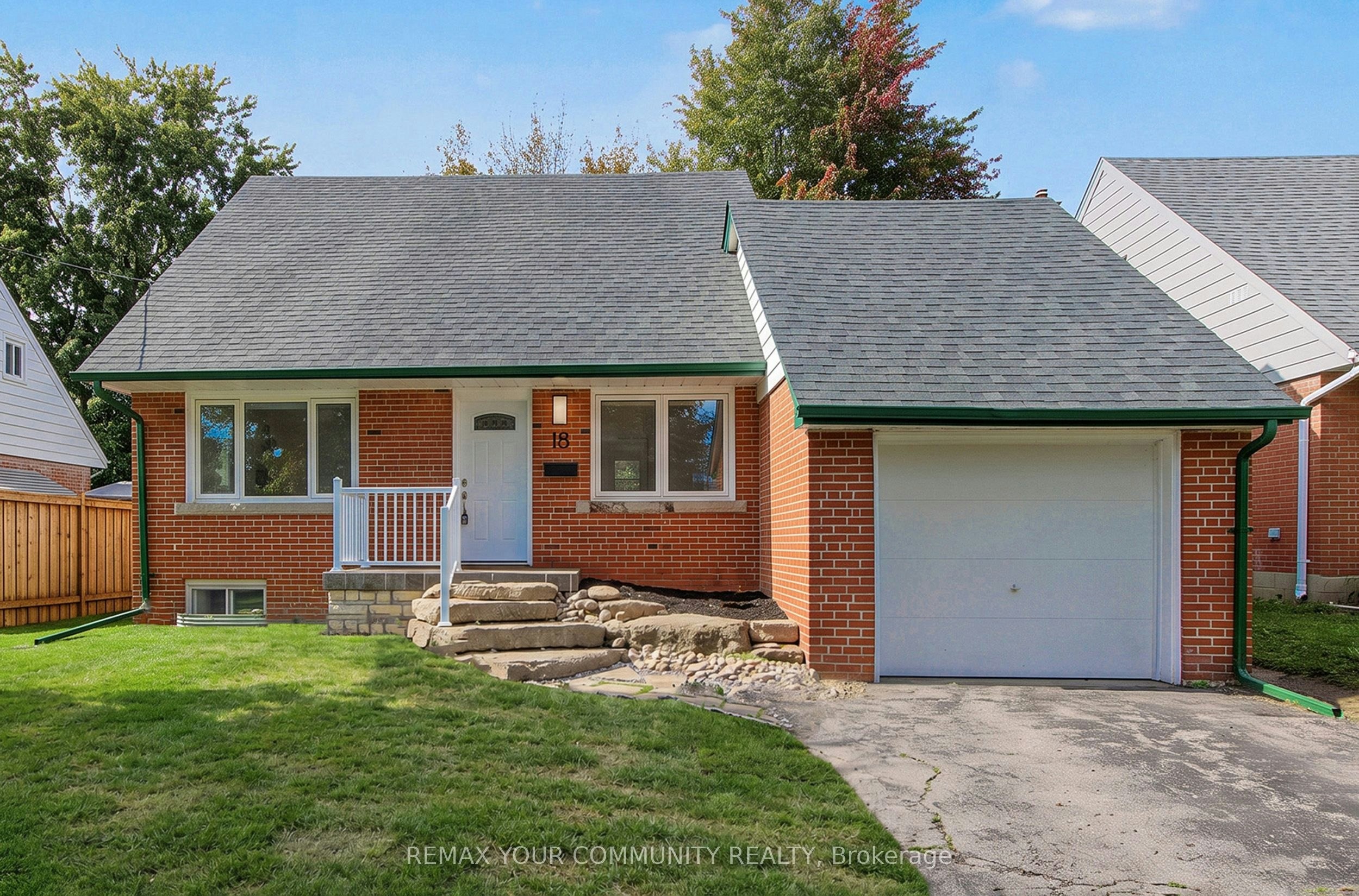 18 Robertsfield Crescent, Toronto, ON, M1R 2X2