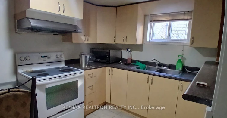 112 Petworth Crescent, Toronto, ON, M1S 3M5 - 4