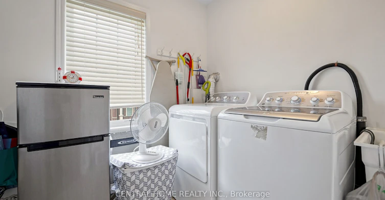 25 Camilleri Road, Ajax, ON, L1Z 0T2 - 33