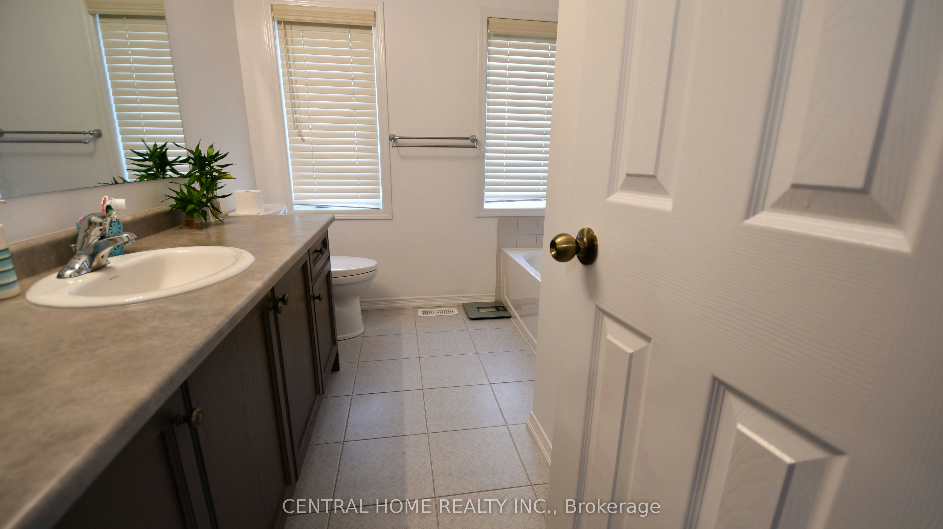 25 Camilleri Road, Ajax, ON, L1Z 0T2 - 25