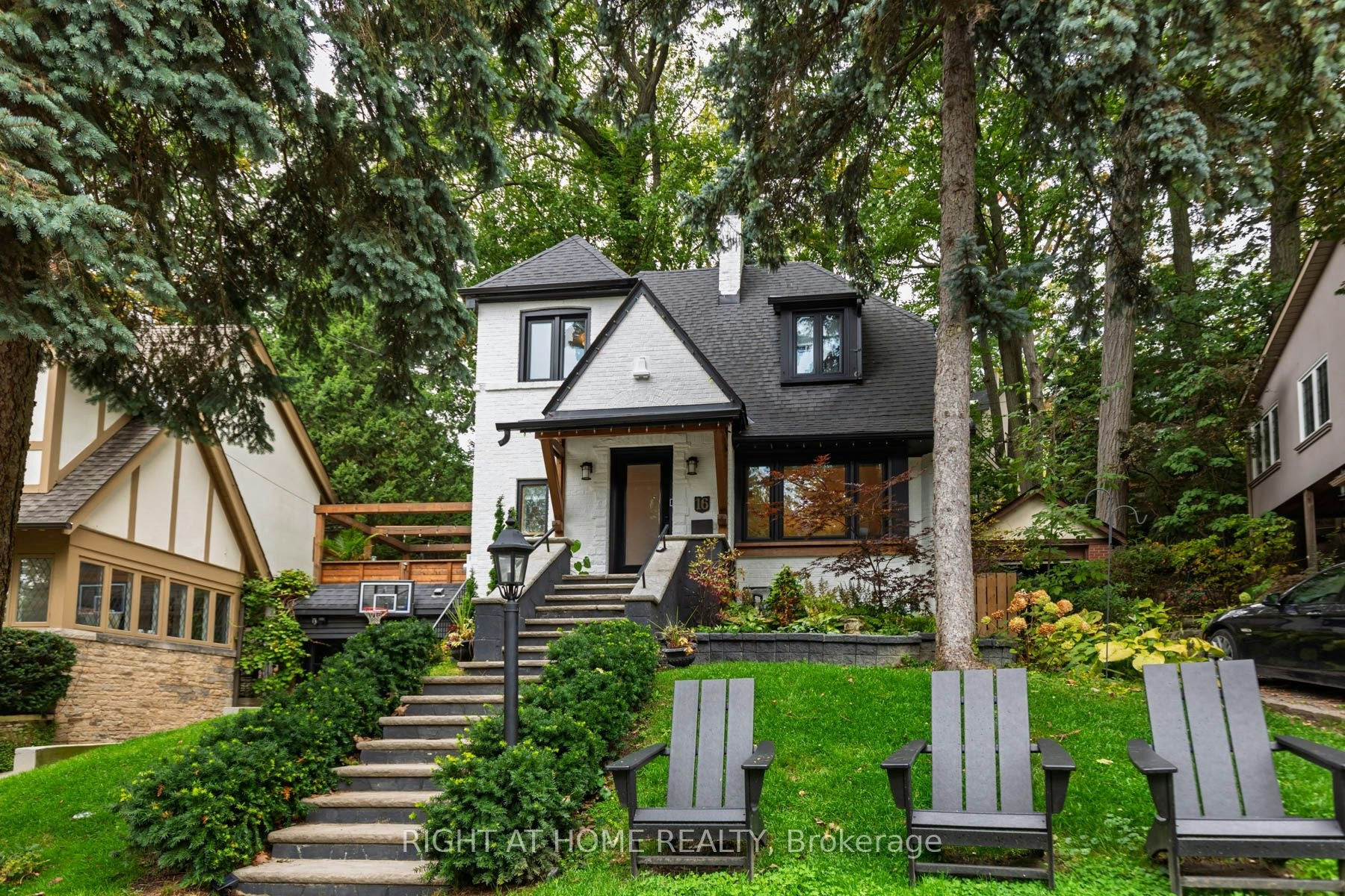 16 Pine Crescent, Toronto, ON, M4E 1L2