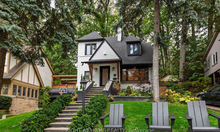 16 Pine Crescent