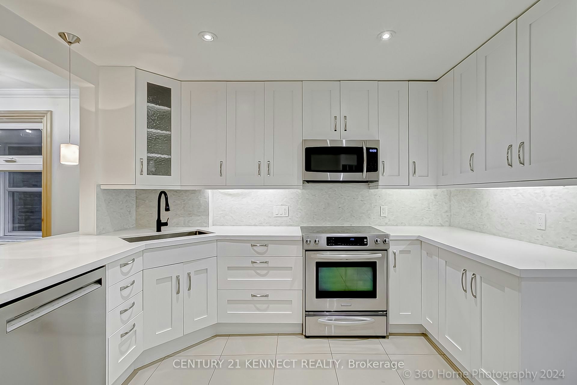 48 Stephenson Avenue, Toronto, ON, M4C 1G1 - 7