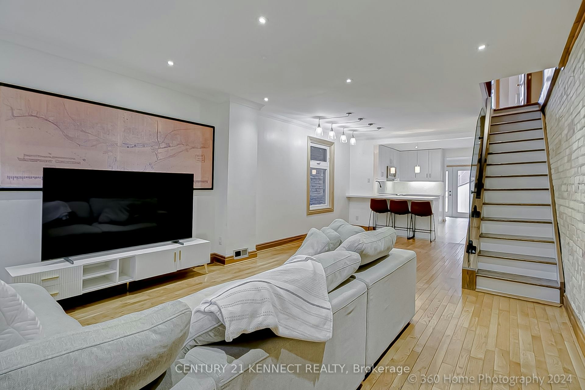 48 Stephenson Avenue, Toronto, ON, M4C 1G1 - 3
