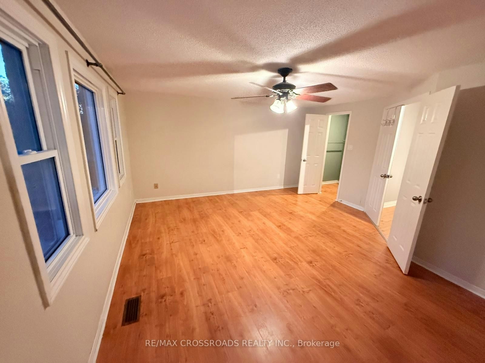 21 Fernbank Place, Whitby, ON, L1R 1S9 - 23