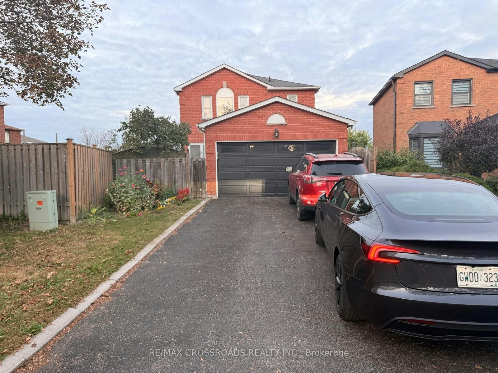 21 Fernbank Place, Whitby, ON, L1R 1S9