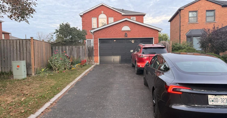 21 Fernbank Place, Whitby, ON, L1R 1S9