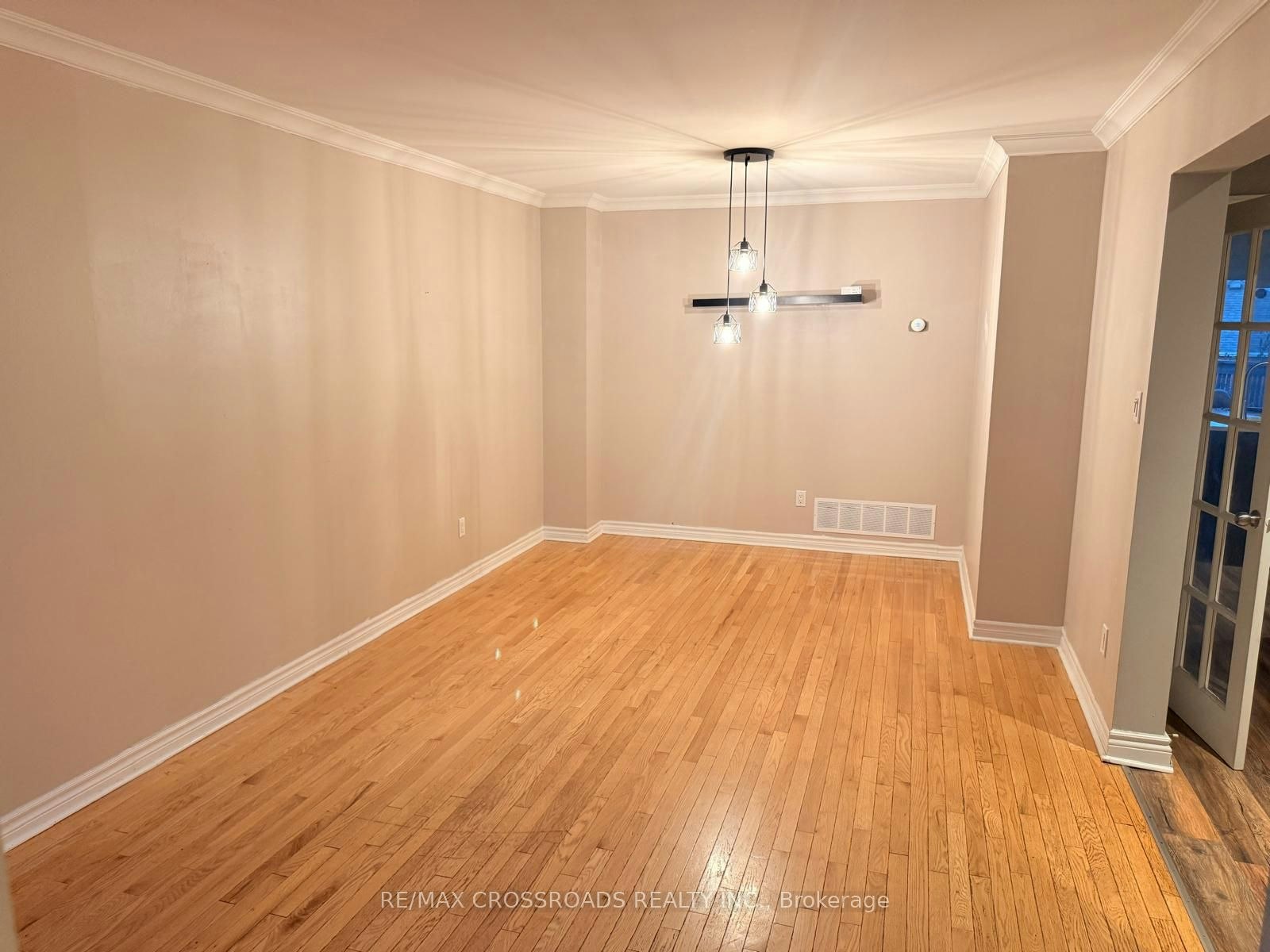 21 Fernbank Place, Whitby, ON, L1R 1S9 - 8