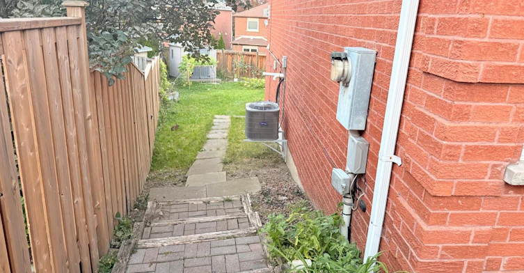 21 Fernbank Place, Whitby, ON, L1R 1S9 - 3