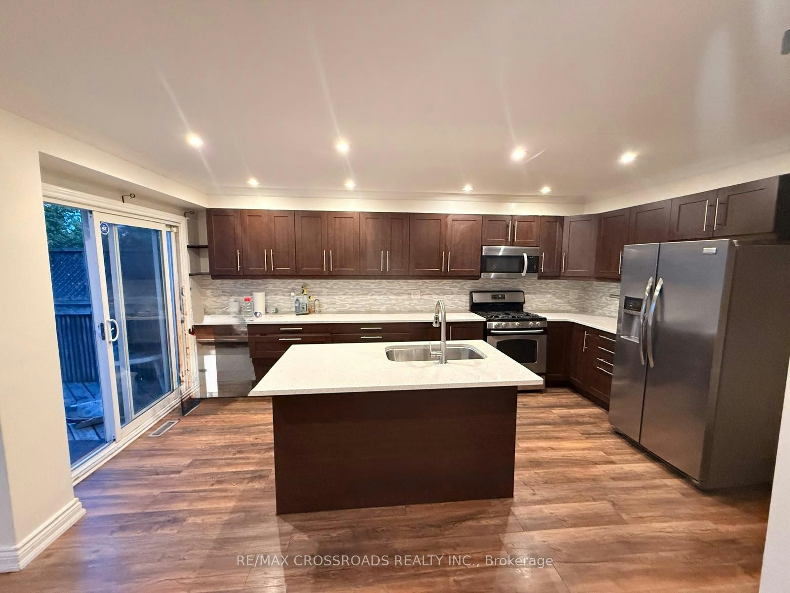 21 Fernbank Place, Whitby, ON, L1R 1S9 - 16