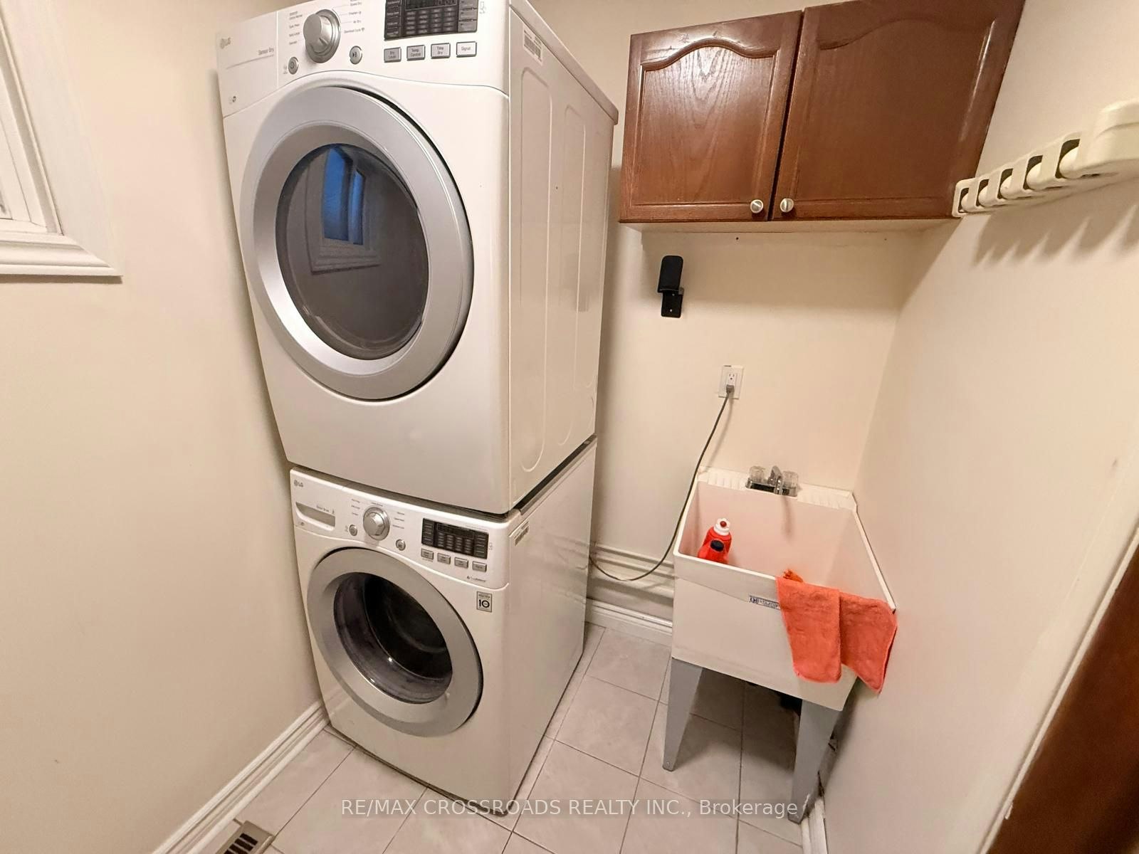 21 Fernbank Place, Whitby, ON, L1R 1S9 - 12