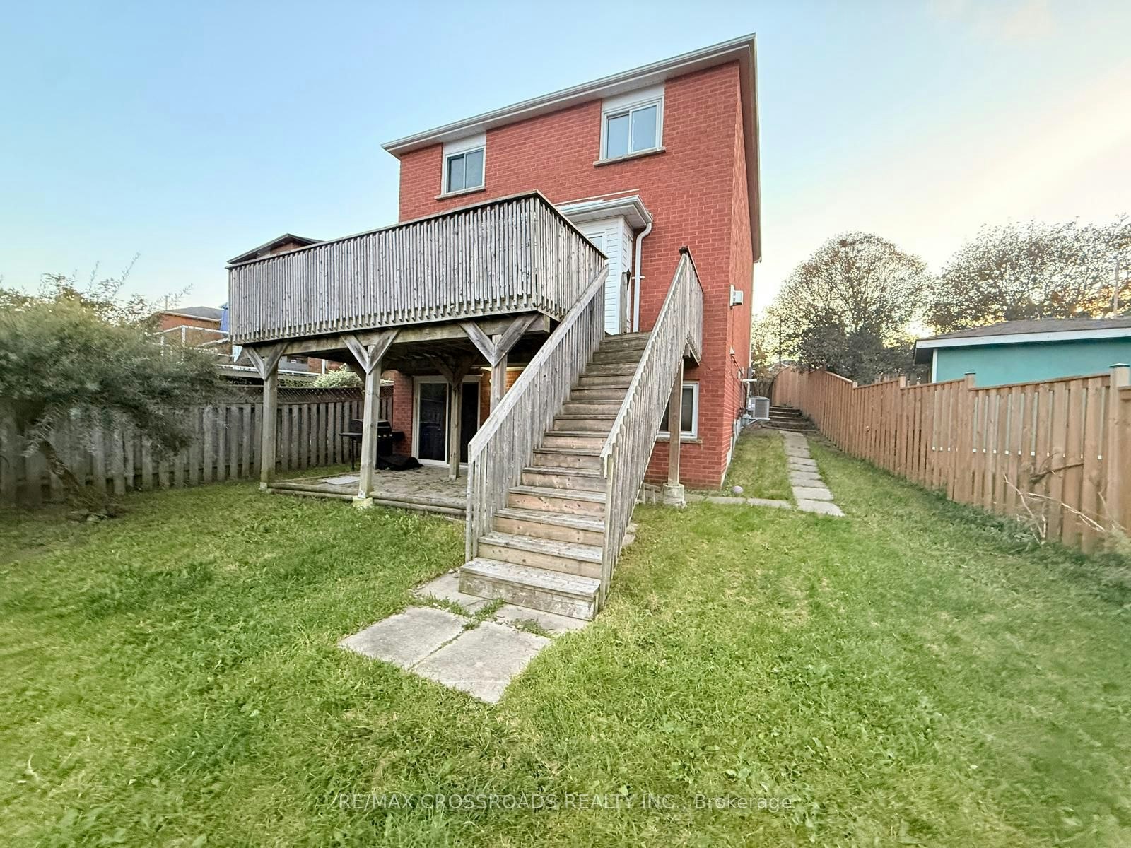 21 Fernbank Place, Whitby, ON, L1R 1S9 - 5