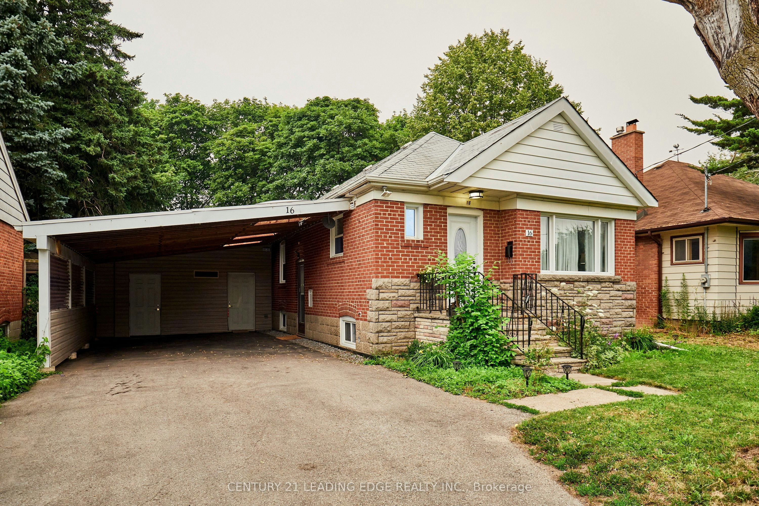 16 Mccowan Road, Toronto, ON, M1M 3L8