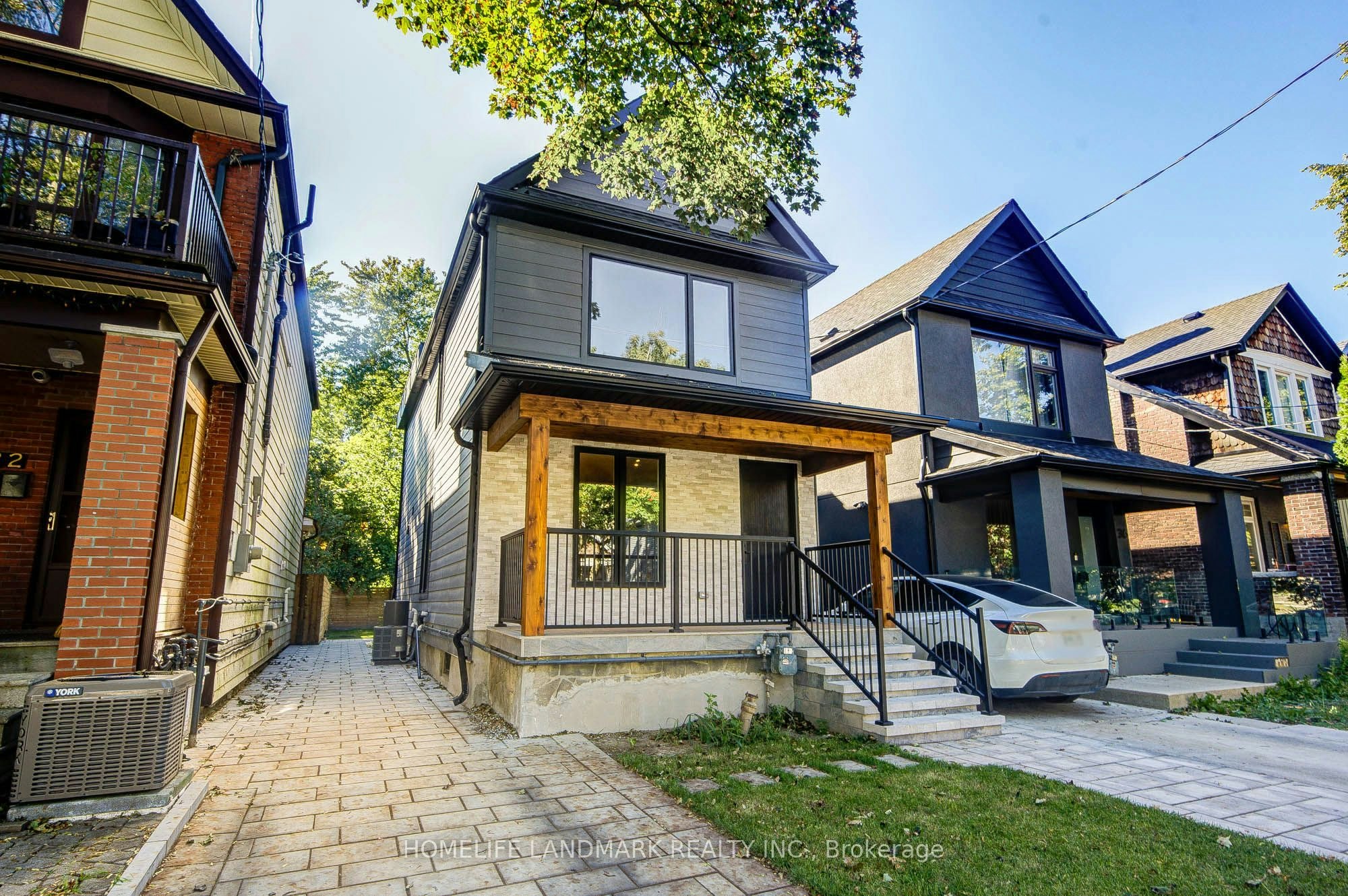 34 Hiawatha Road, Toronto, ON, M4L 2X8