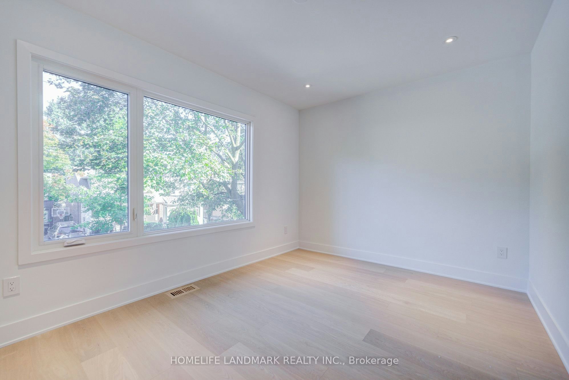 34 Hiawatha Road, Toronto, ON, M4L 2X8 - 14