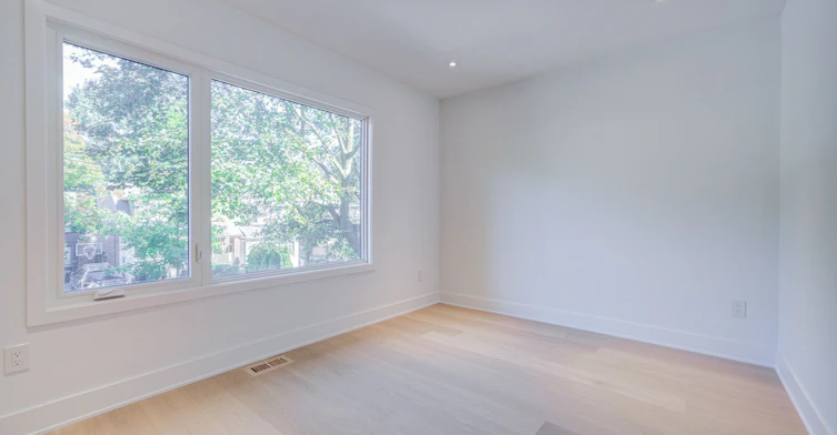 34 Hiawatha Road, Toronto, ON, M4L 2X8 - 14