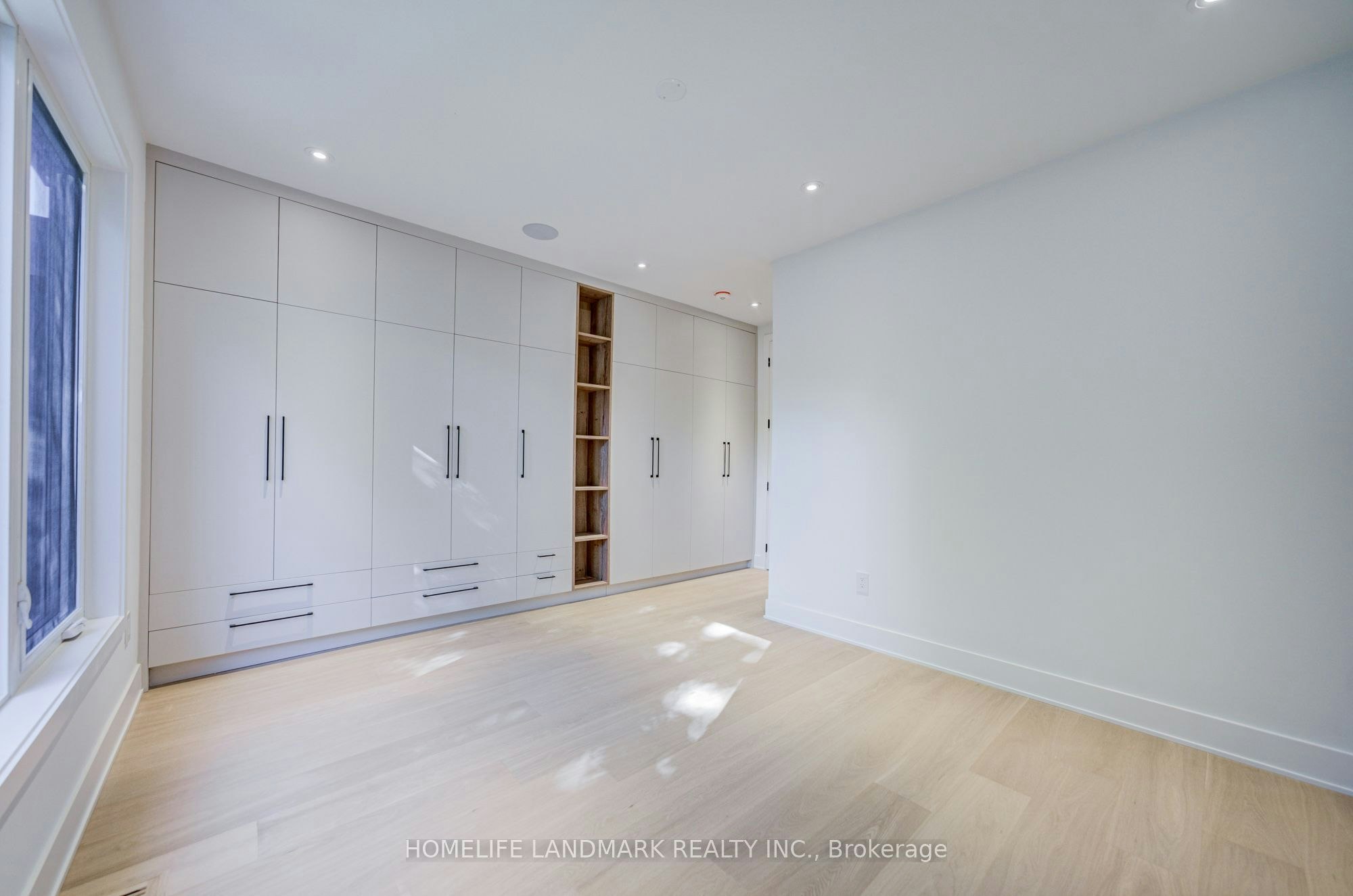 34 Hiawatha Road, Toronto, ON, M4L 2X8 - 12