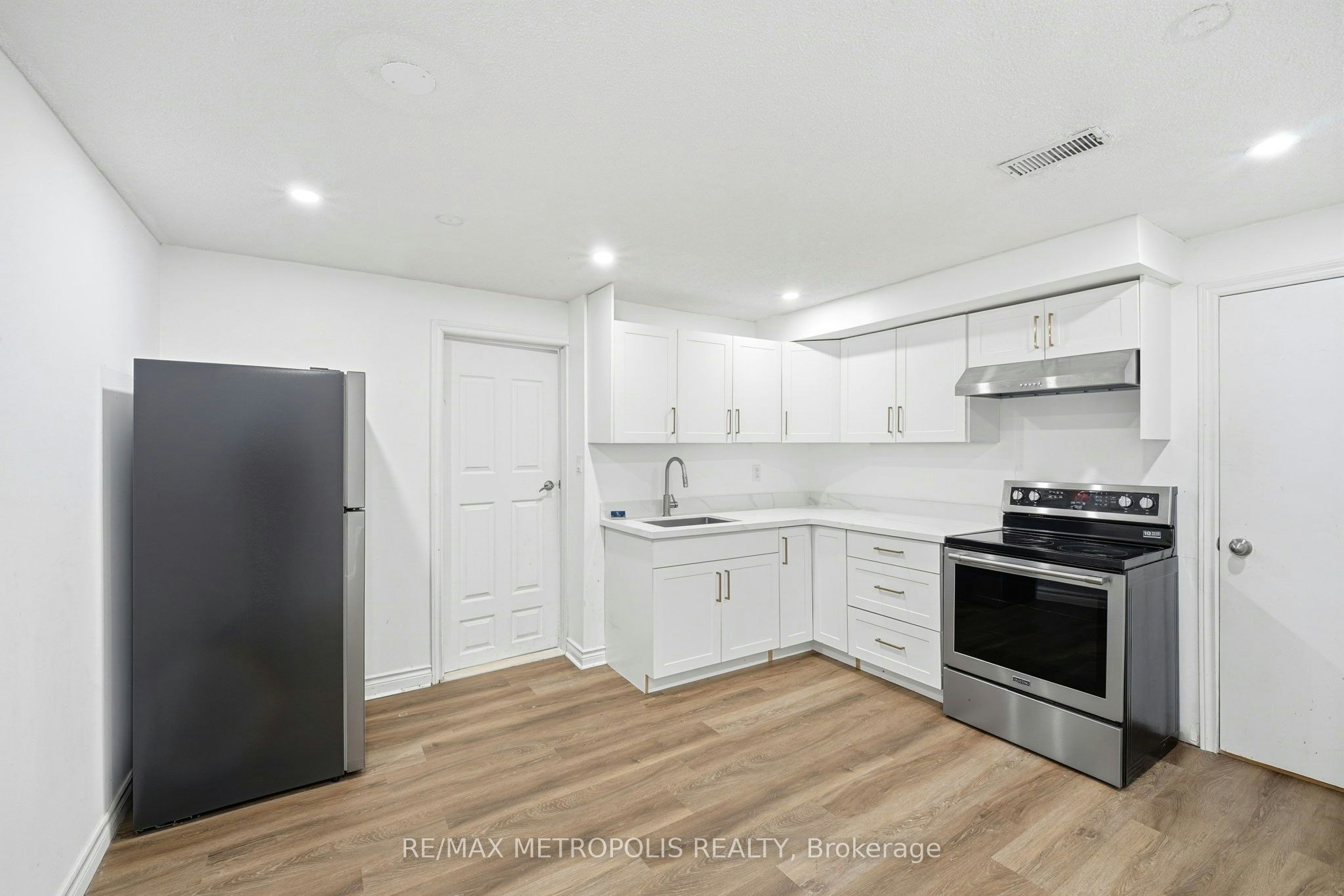 Bsmt-10 Sillett Drive, Ajax, ON, L1T 3J3 - 4
