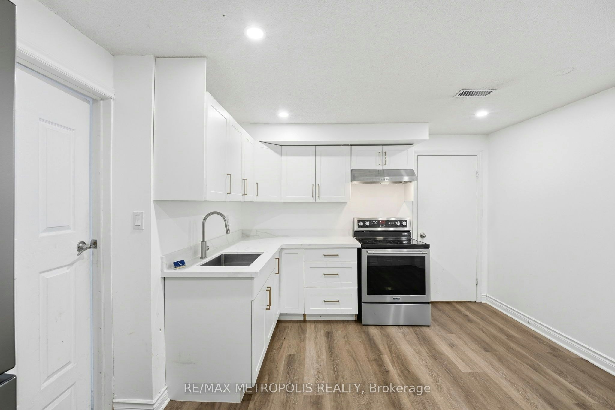 Bsmt-10 Sillett Drive, Ajax, ON, L1T 3J3 - 5