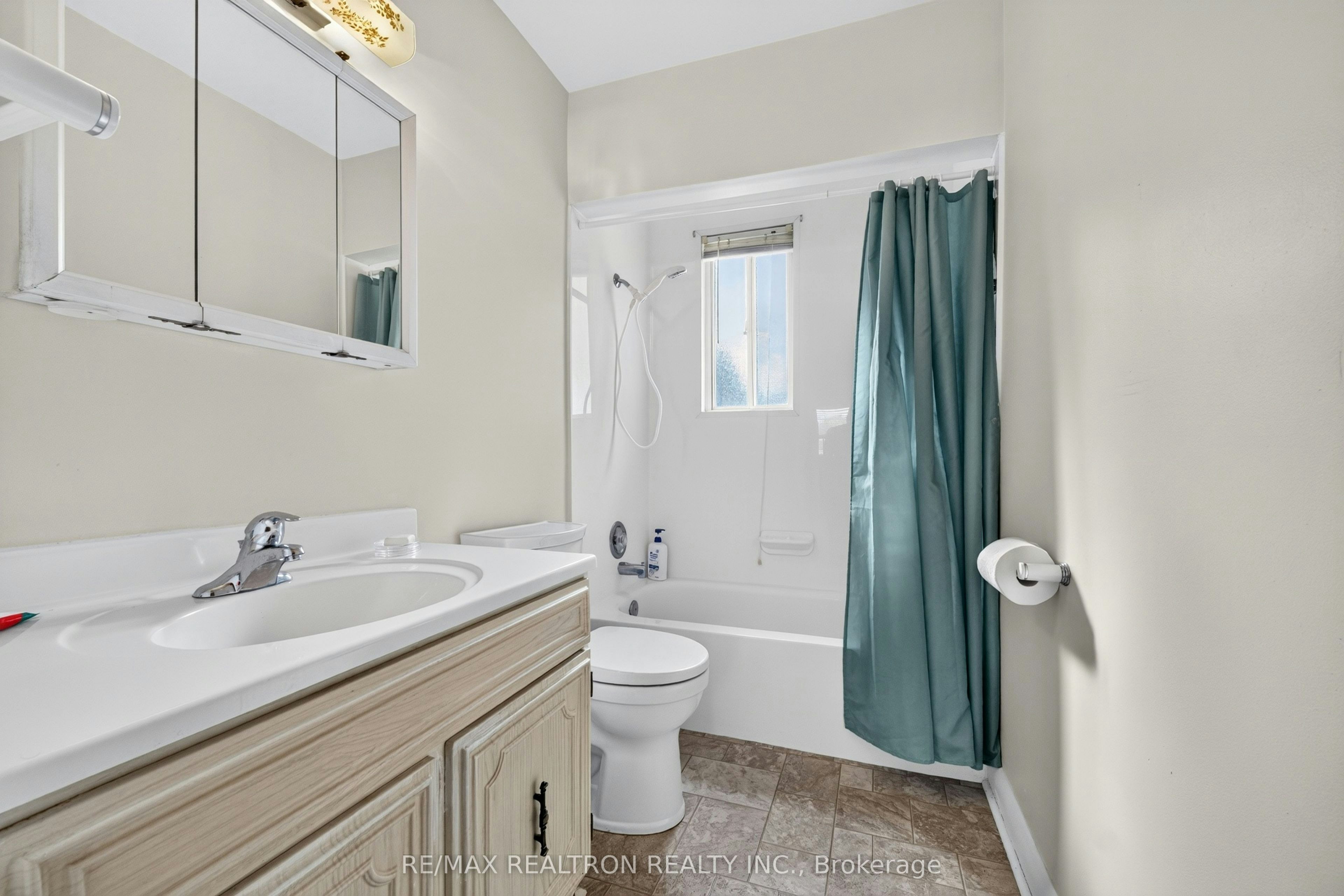 32 Linton Avenue, Ajax, ON, L1T 2X6 - 10