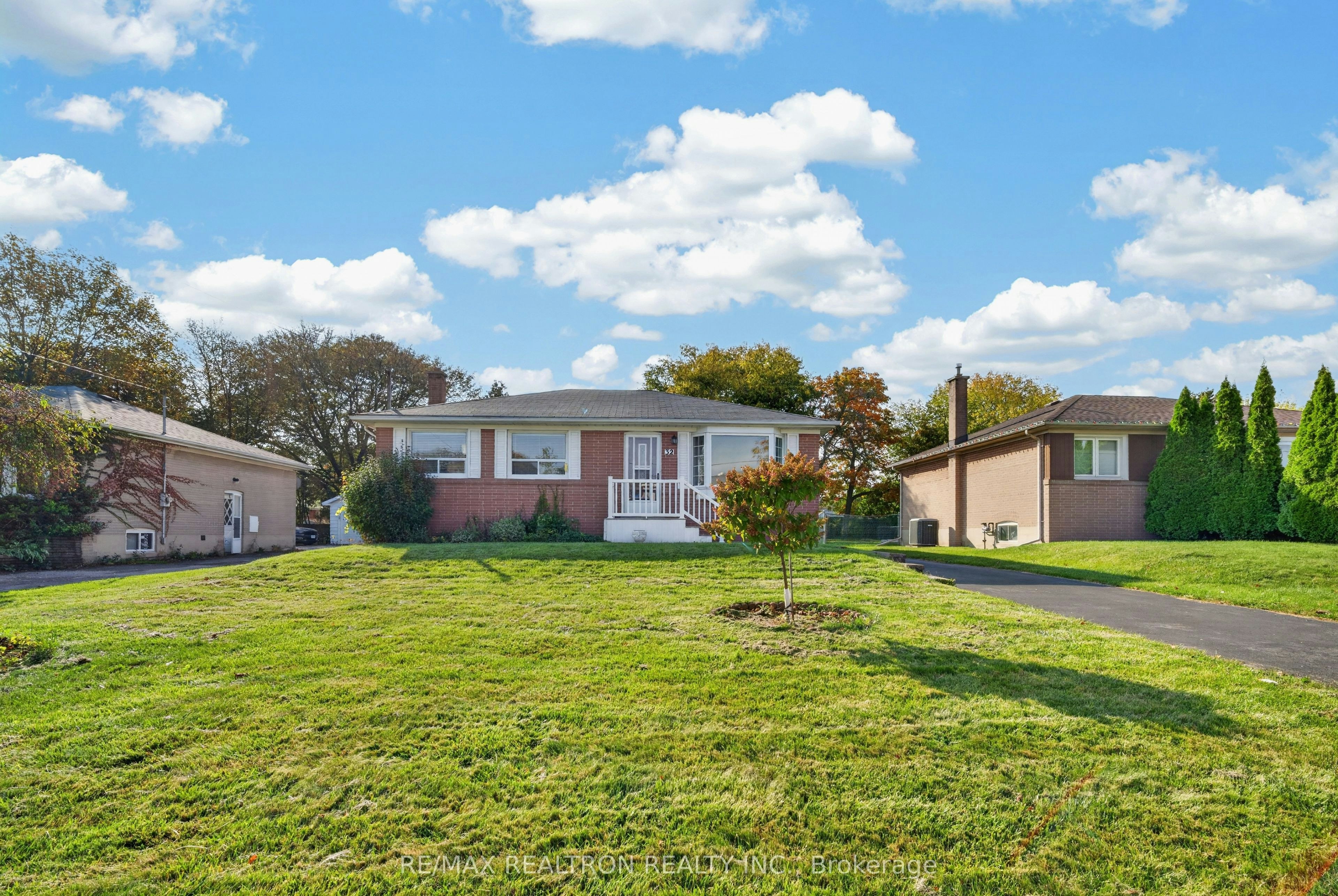 32 Linton Avenue, Ajax, ON, L1T 2X6